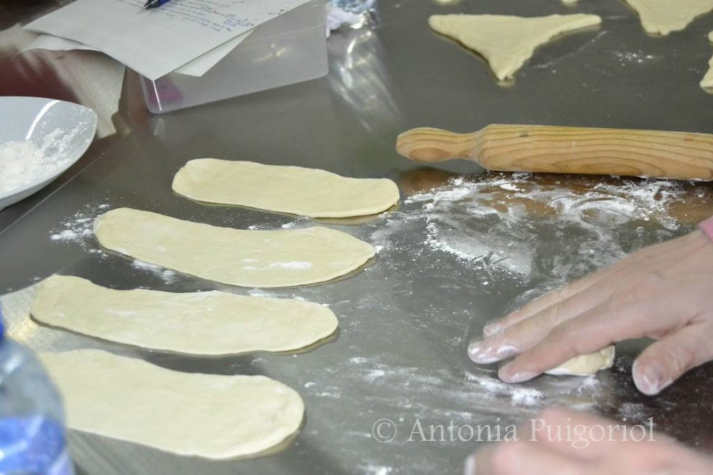 preparando-chuchos-de-crema-copyright-antonia-puigoriol