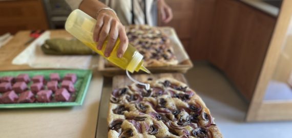 Focaccia con cebolla morada