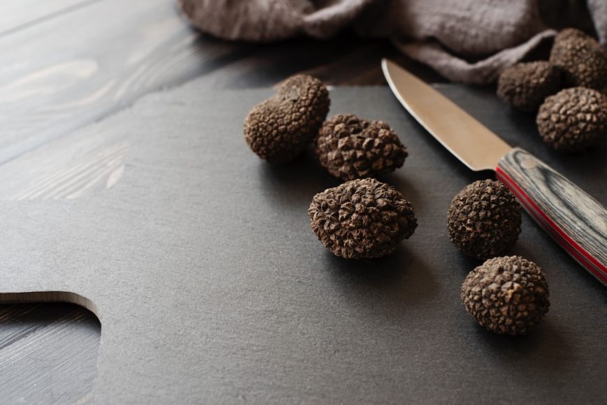 Trufa encima de la mesa
