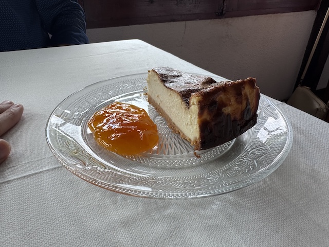 Tarta de queso de oveja catalán en Amarena
