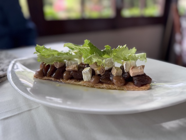 Milhojas con foie mi-cuit del Empordà en Amarena Restaurant Sabors de Tardor