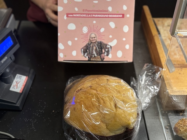 Forno Brisa en Bolonia, cafetería de especialidad, panettone