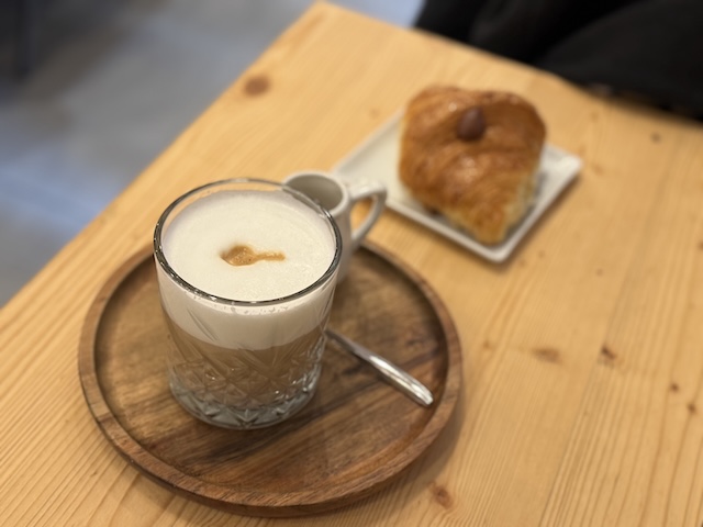 Forno Brisa en Bolonia, cafetería de especialidad con café y bollería artesanal