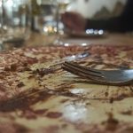 Plato vacío mesa sobremesa