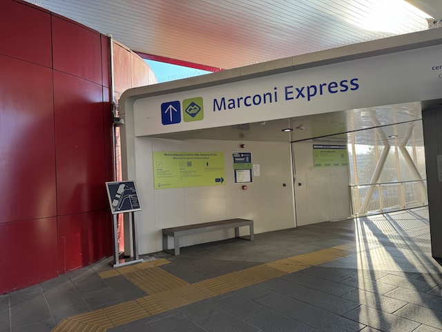 Marconi Express que conecta el aeropuerto de Bolonia con Bologna Centrale