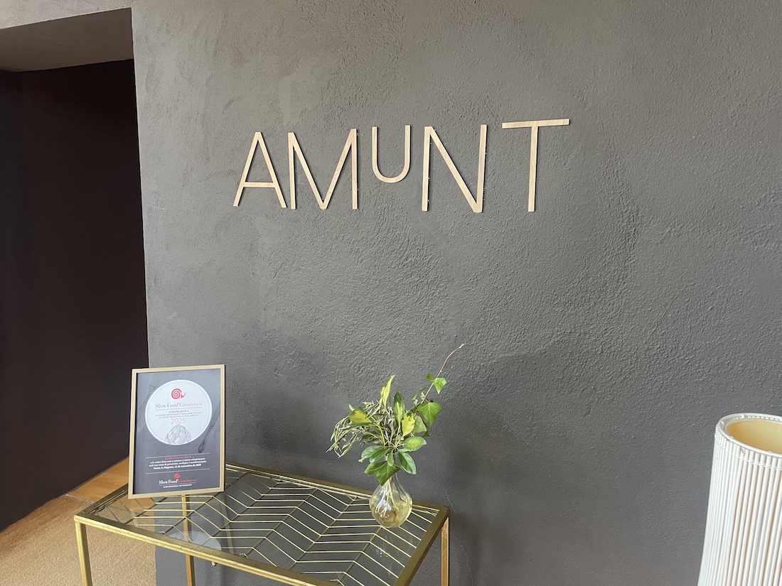 pared con el cartel de espai amunt de l'antic moli en Ulldecona