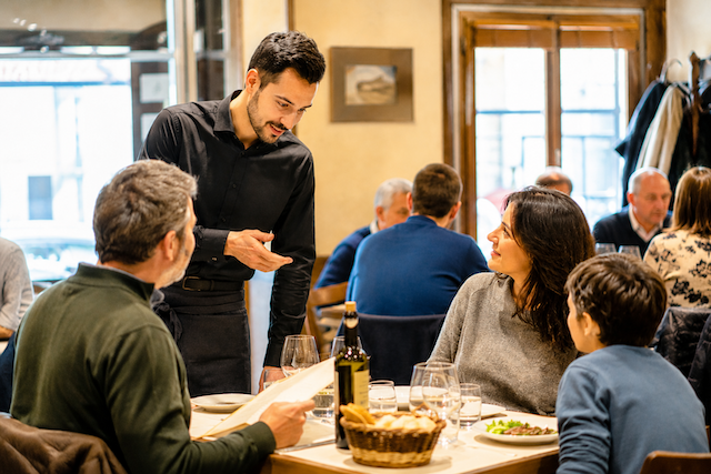rockstars de 1200 euros. Camarero recomendado familia en restaurante