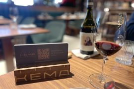 QR carta menú Kema Cambrils con copa de vino